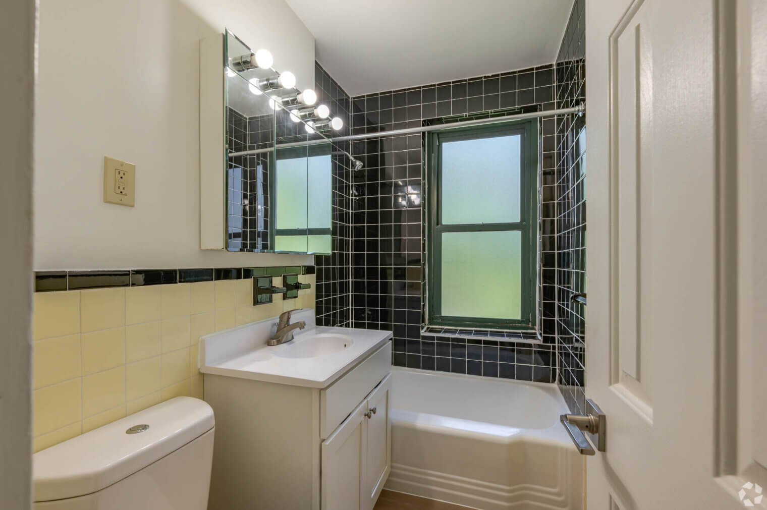 hoyt bedford stamford apartments bathroom
