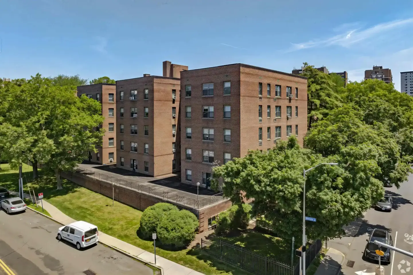 Hoyt Bedford Apartments exterior 1