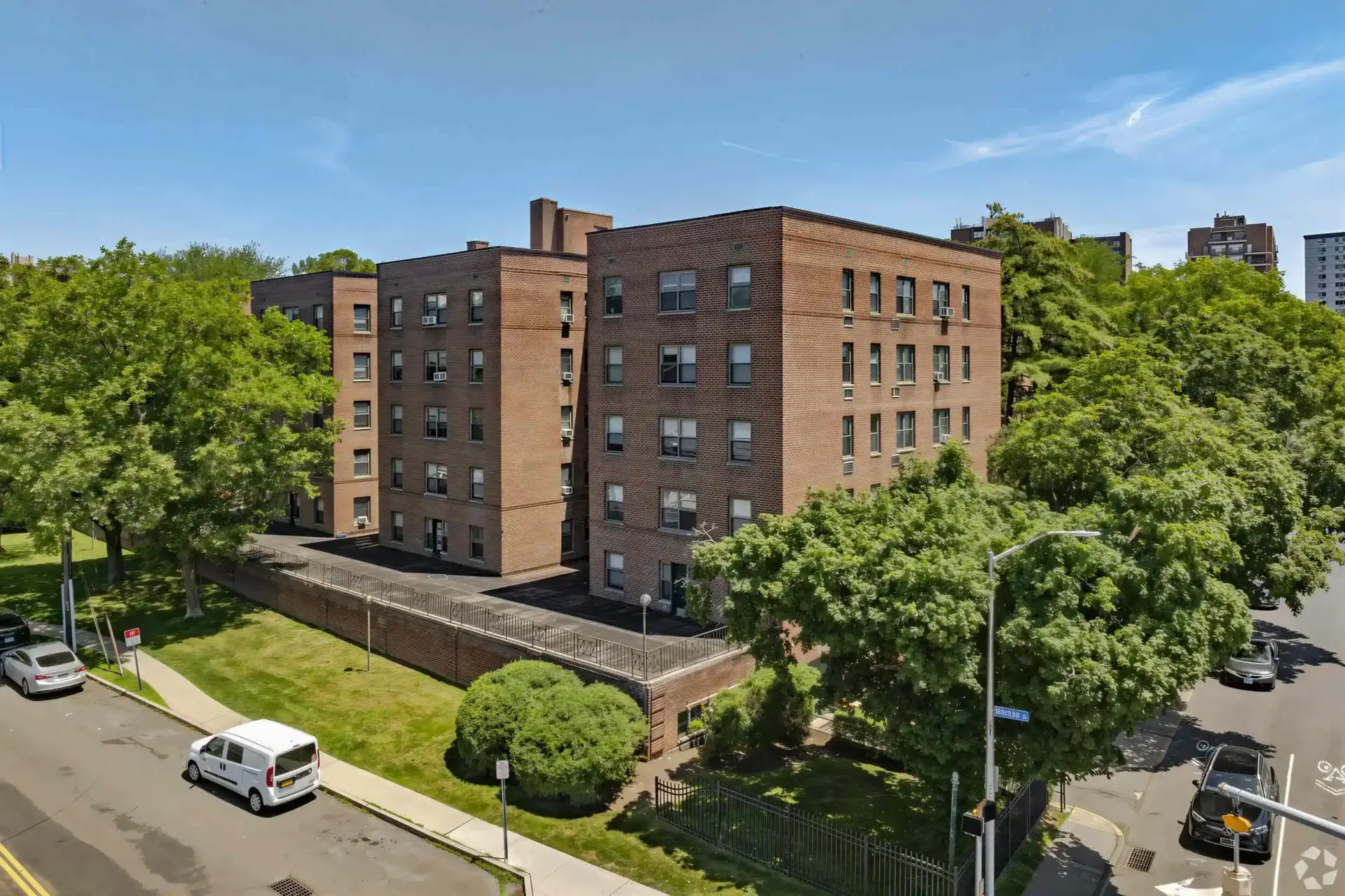Hoyt Bedford Apartments exterior 1