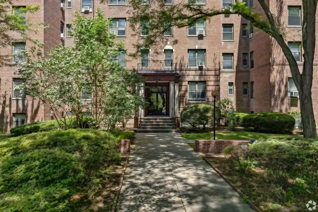 Hoyt Bedford Apartments exterior