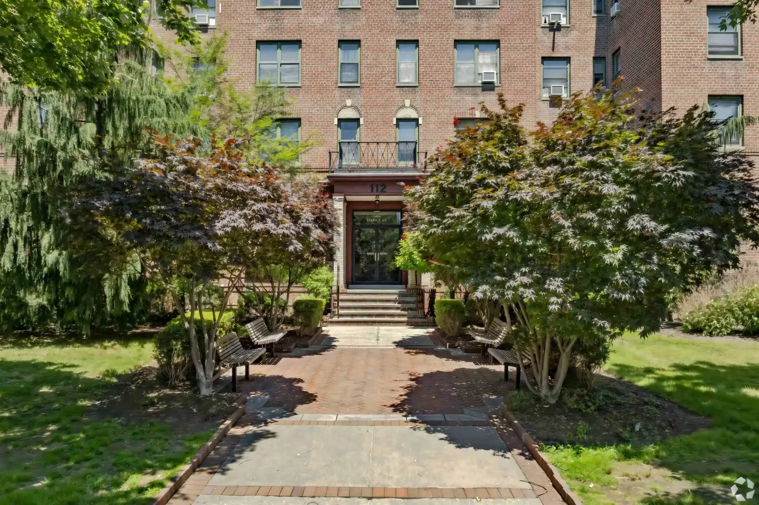 Hoyt Bedford Apartments front