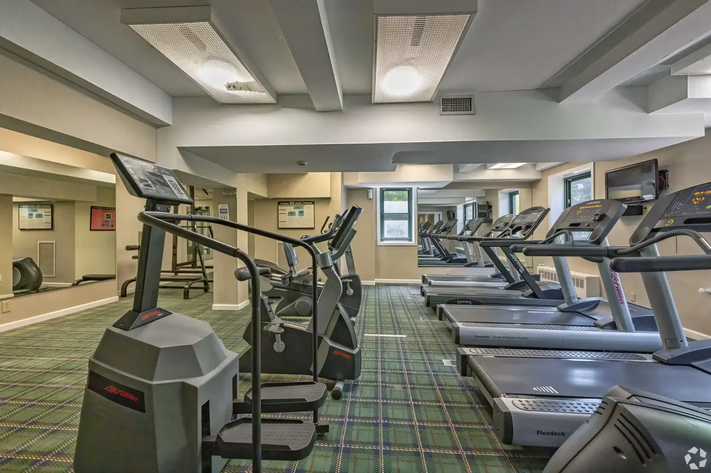 Hoyt Bedford Apartments gym