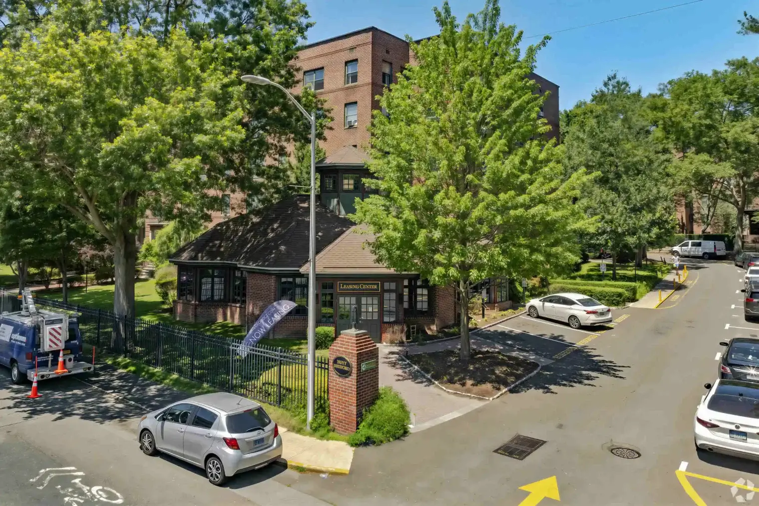 Hoyt Bedford Apartments leasing 2